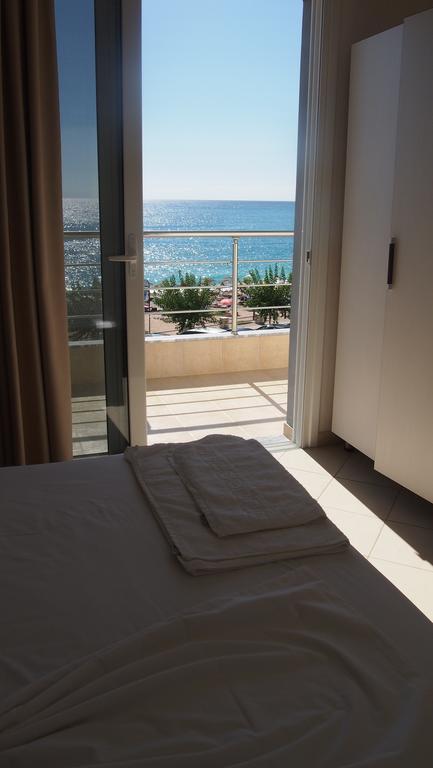 Rondos Hotel Himare Exterior photo