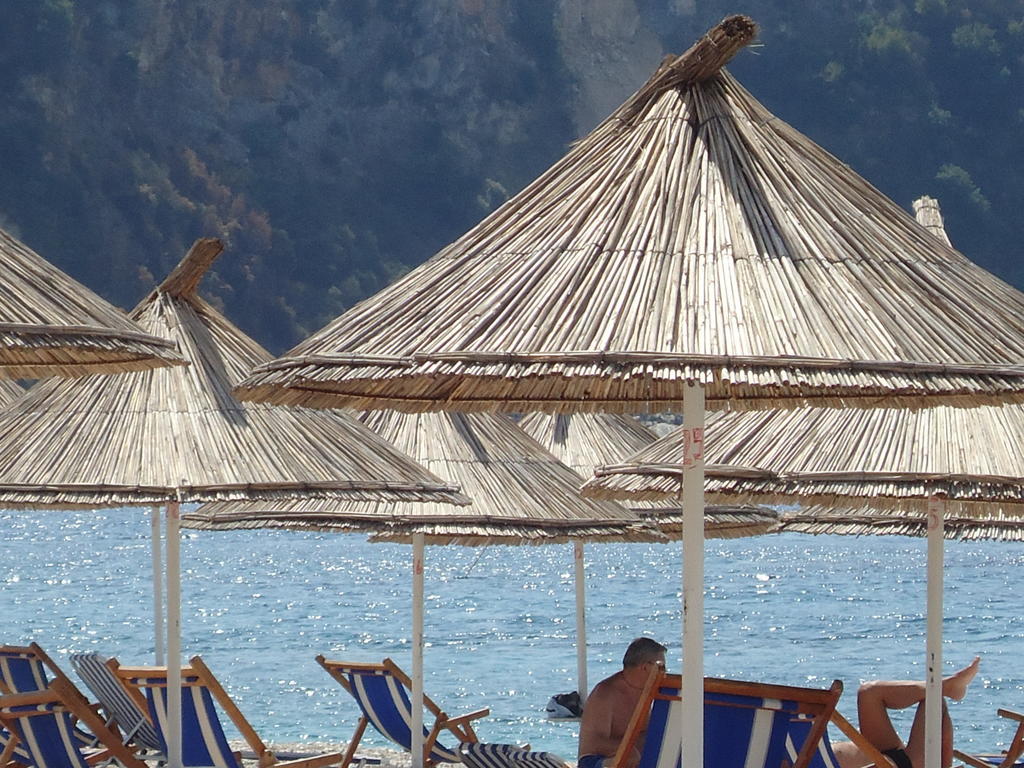 Rondos Hotel Himare Exterior photo