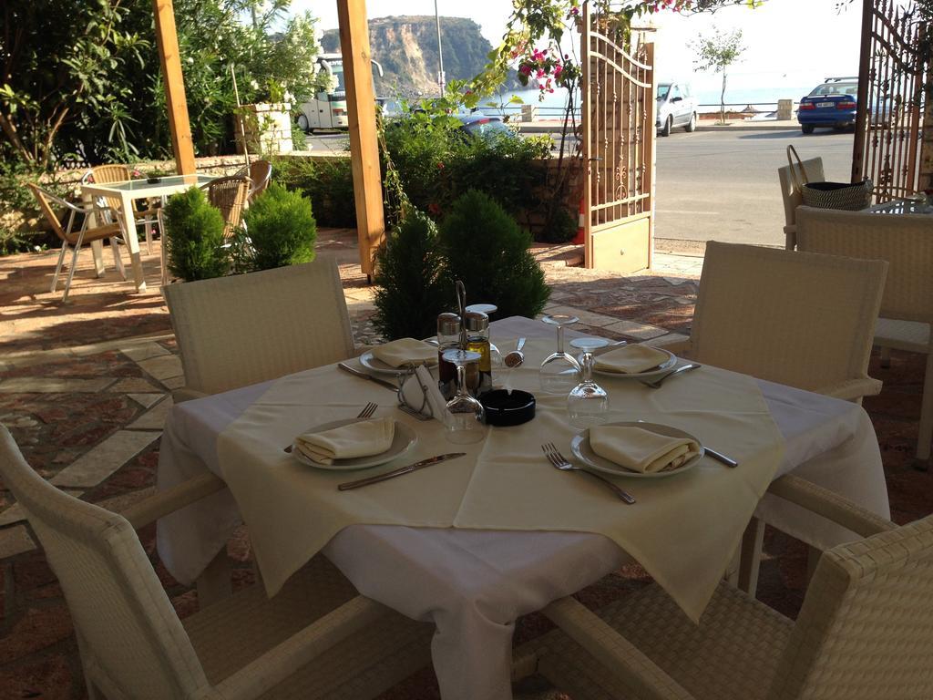Rondos Hotel Himare Exterior photo