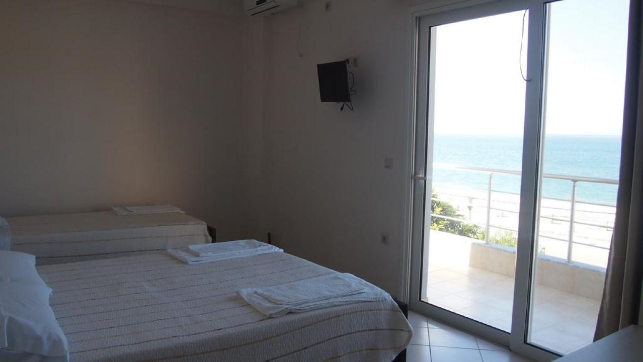 Rondos Hotel Himare Exterior photo